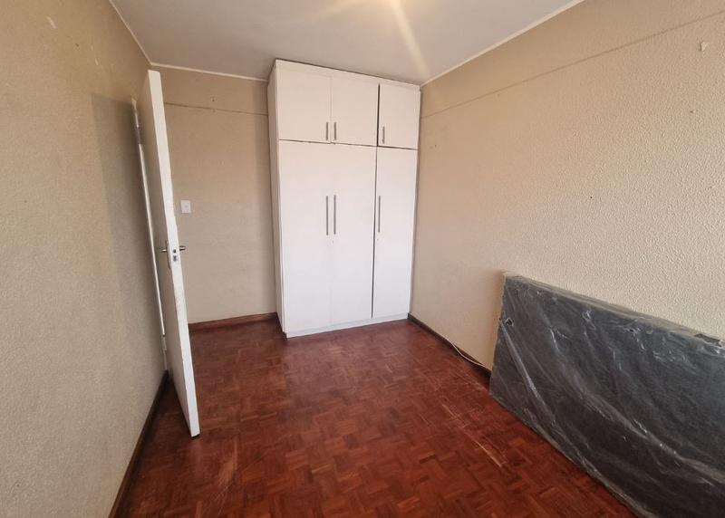 2 Bedroom Property for Sale in Goodwood Central Western Cape